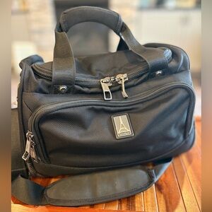 Travelpro FlightCrew 5 Deluxe Tote Unisex Travel Bag Multi Compartment